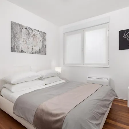 Appartement Mara Opatija With Rooftop Swimming Pool Ičići